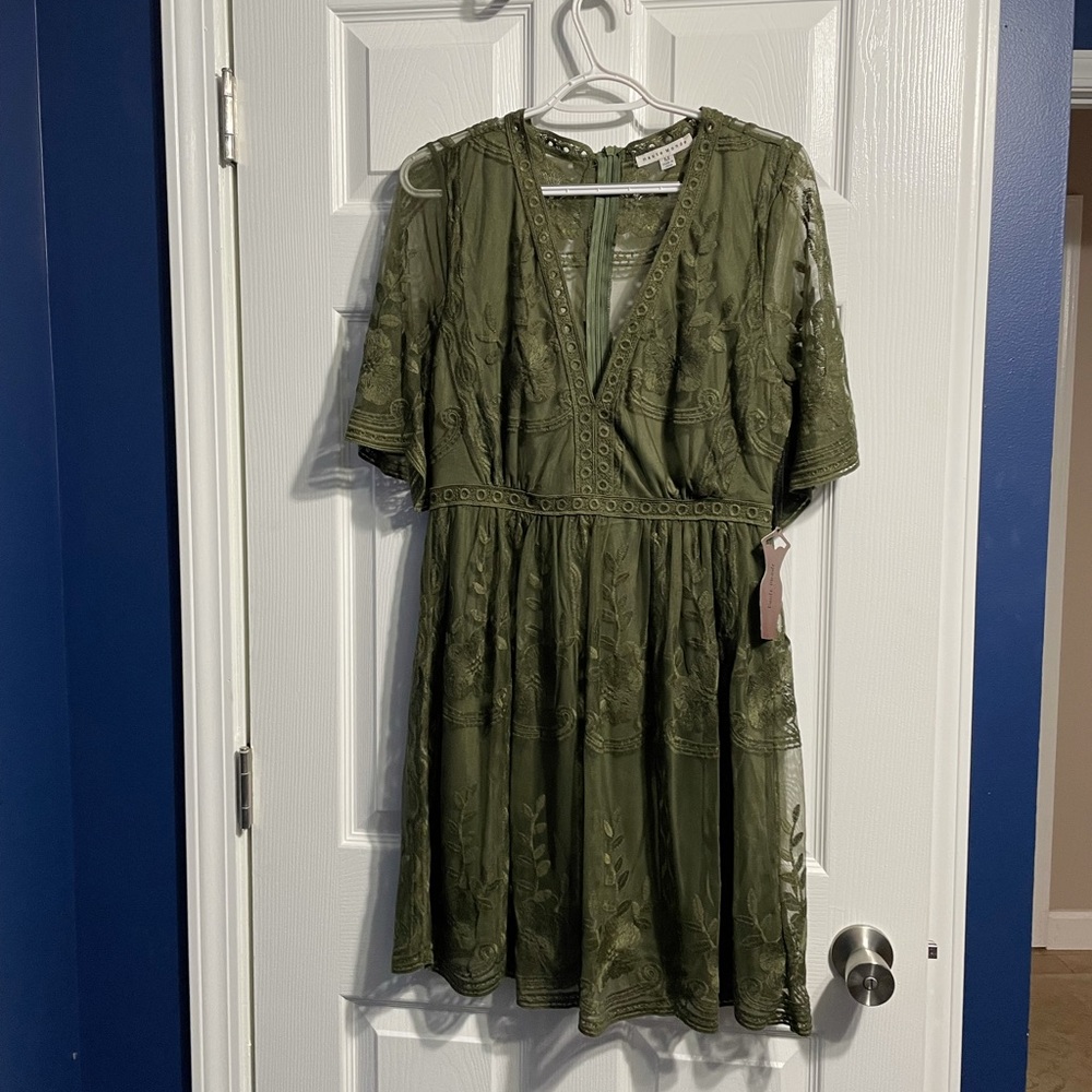 Bella Ella Boutique Green Lace Dress Size M